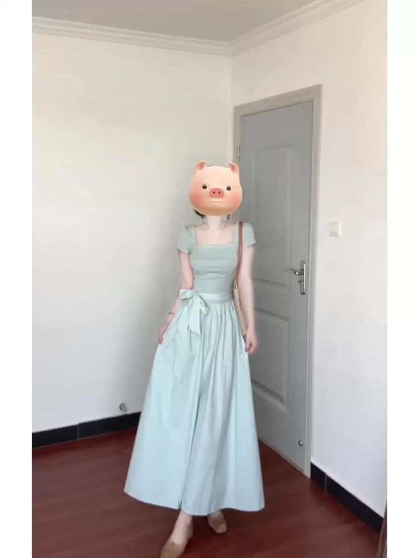 French-style fresh blue short-sleeved square neck dress, perfect for summer, with a beautiful bow, slimming waist, and elegant long dress.