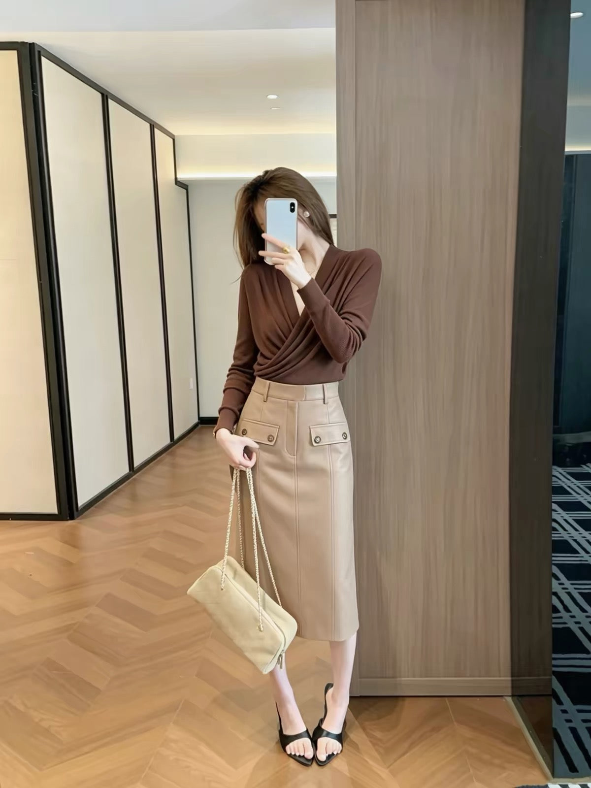 Leathercat Midi Skirt – A trendy, viral hit this year: a vintage-style, high-waisted, straight-cut midi skirt with utility-inspired details.