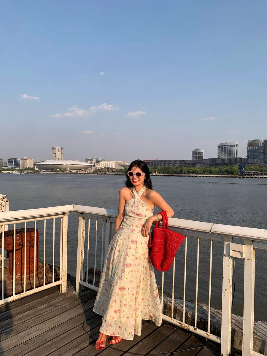 A particularly beautiful, fitted waist dress, 2025 new style, ramie sleeveless backless floral print dress for women.