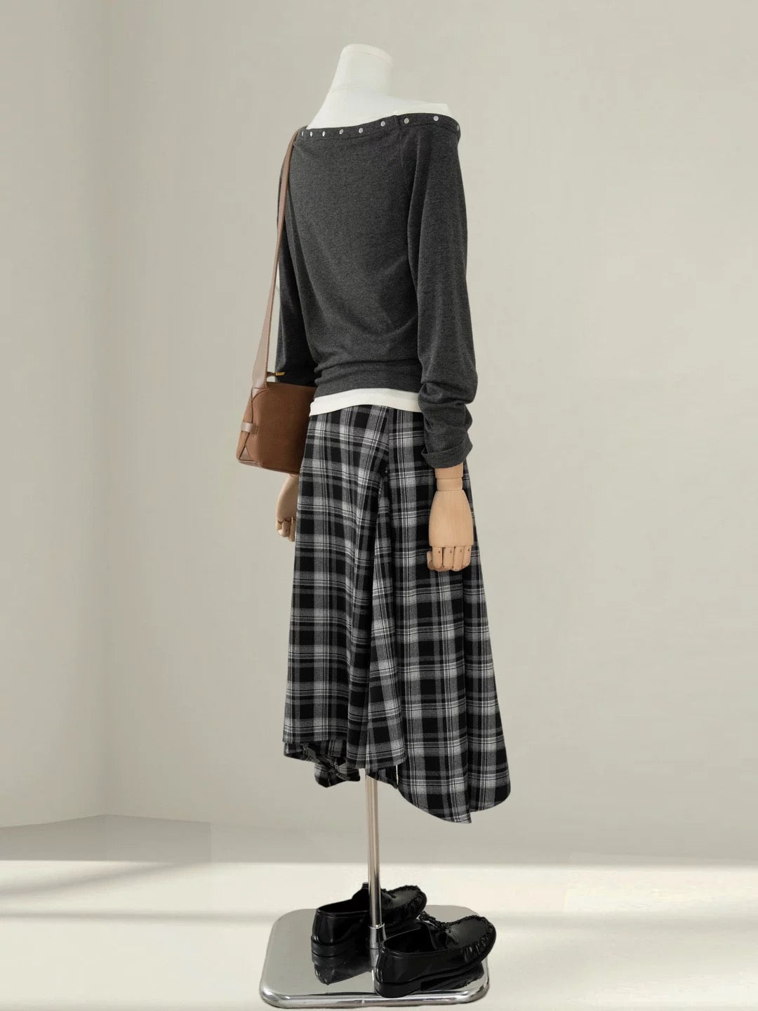 Contrast color top long-sleeved T-shirt suit skirt women 2025 super hot wear a complete set of Korean style super beautiful two-piece suit