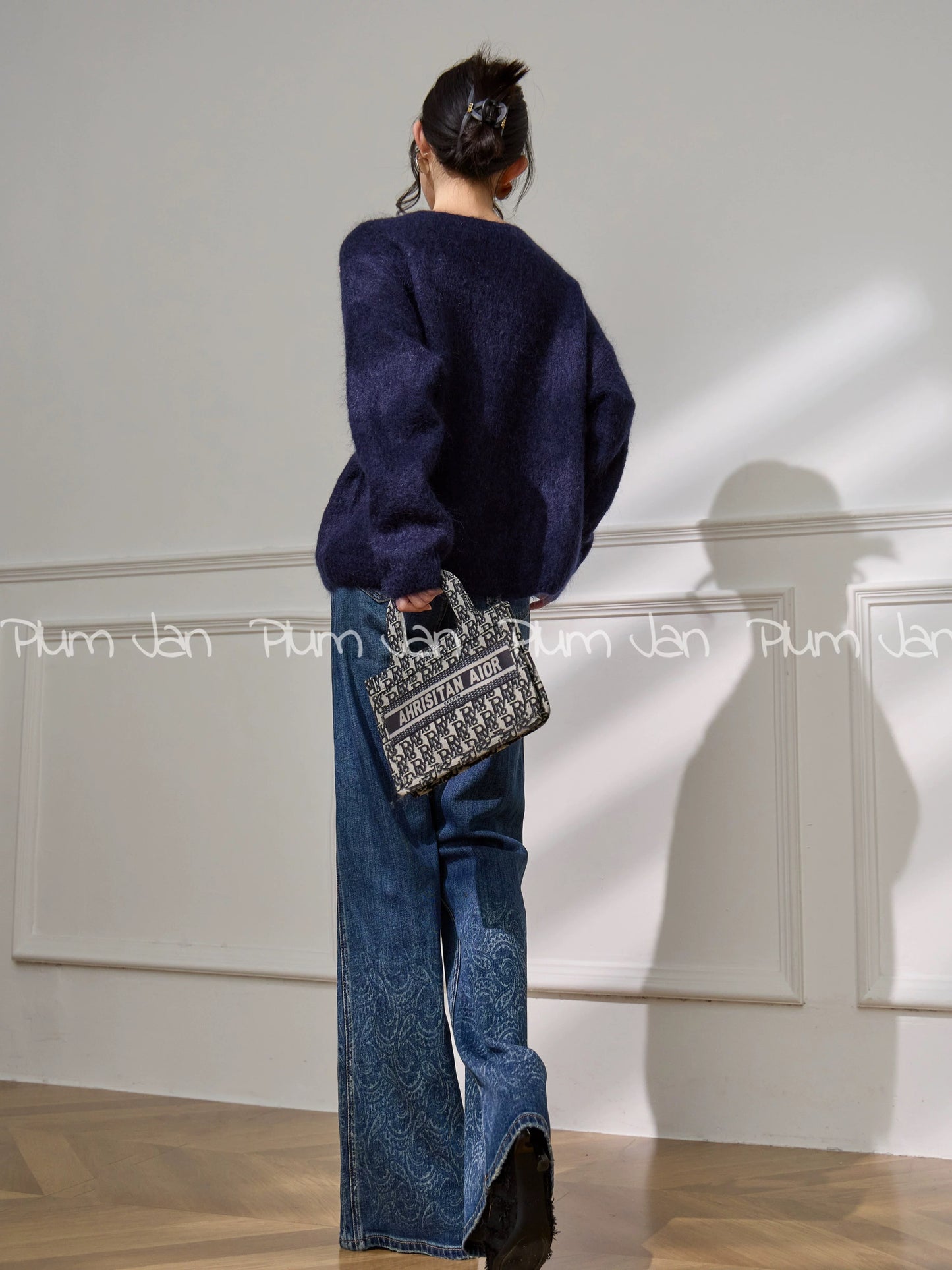 Plum Jan/3D Embroidered Navy Blue Knit Sweater: Gentle and Sophisticated Women's Sweater