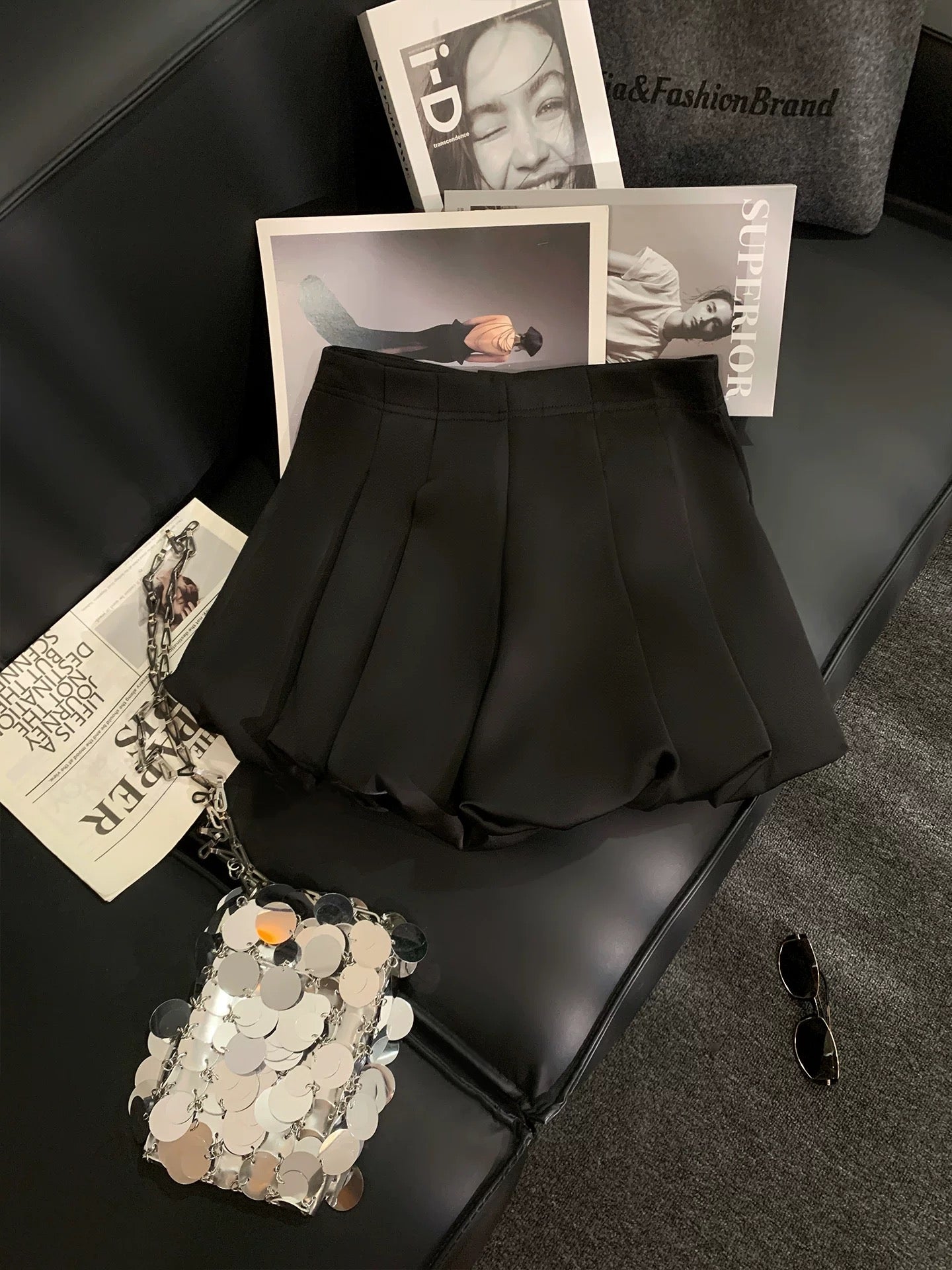 ZHOUYI/Monday French-style pleated shorts for women, versatile and elegant, with 3D decorative tulip design.