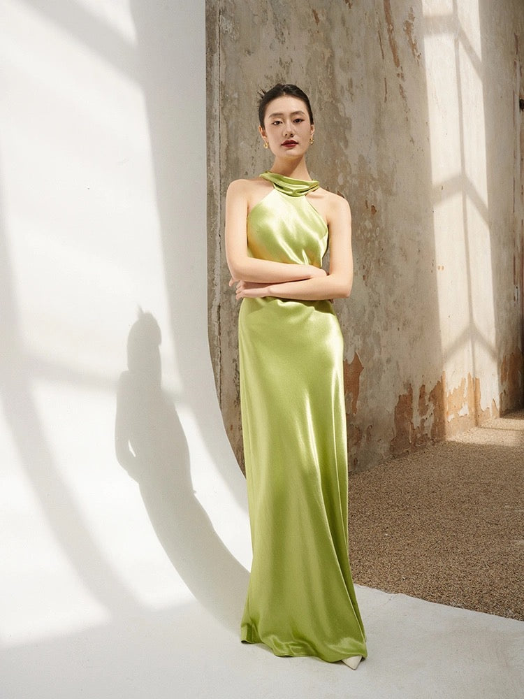 The official halter neck ribbon evening dress with personality niche parrot green seaside holiday party dress