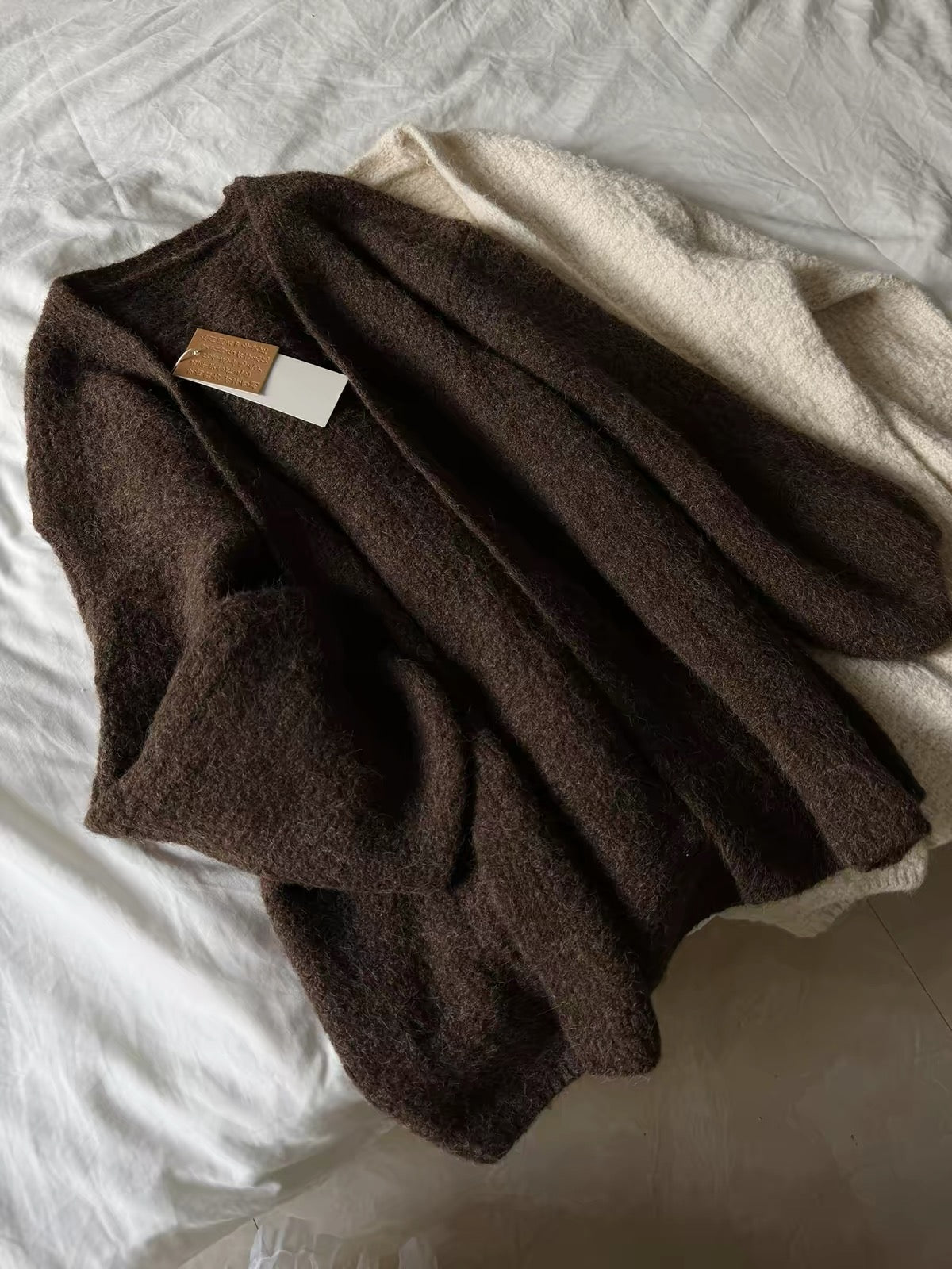 Highly recommended! "Old Money" style dark brown open-front knit cardigan—a relaxed, oversized piece perfect for autumn.