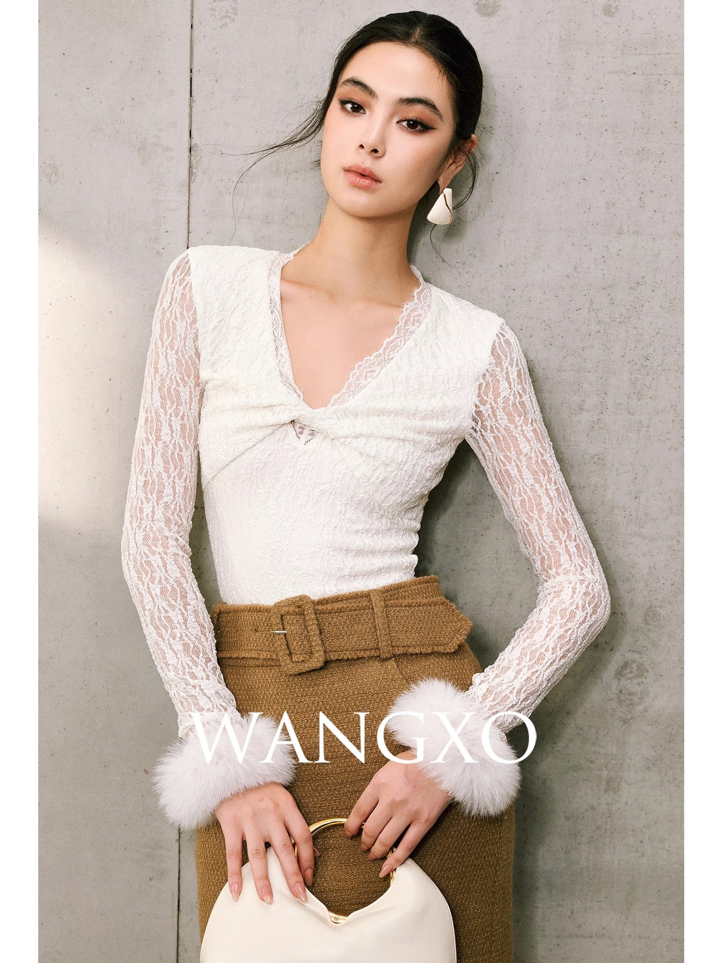 WANGXO|Lace with Hollowed-out Texture and Silver Stamping|V-Neck Twisted Ruffled Fox Fur Cuffs Fitted Top
