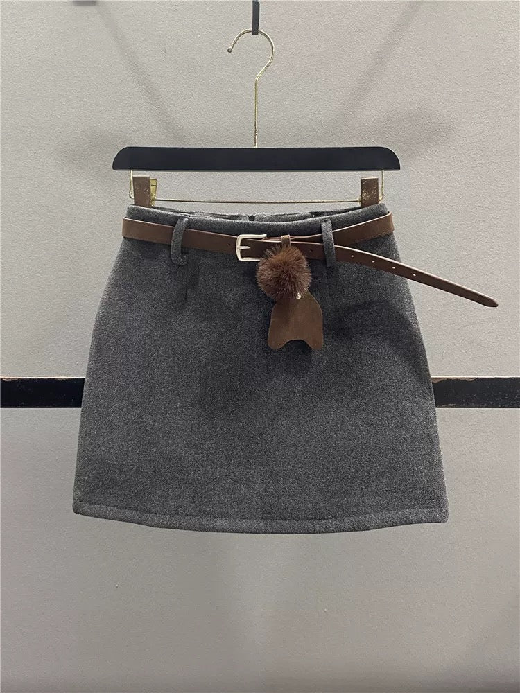 Women's wool midi skirt, 2025 autumn/winter new style, petite and elegant, high-waisted, slimming A-line, anti-exposure, hip-hugging short skirt.