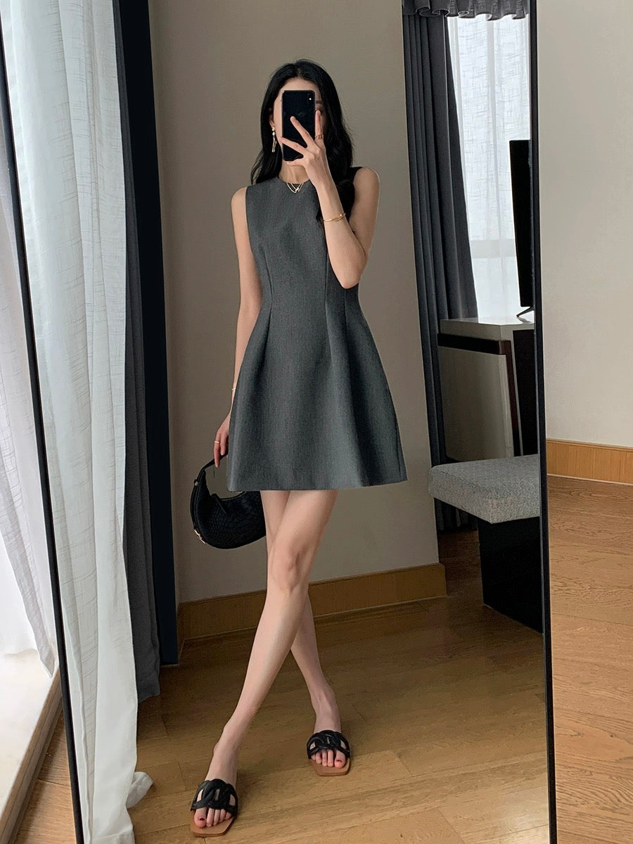 Guo Ge's gray dress 2024 summer new style waist slimming temperament commuter goddess style sleeveless short skirt