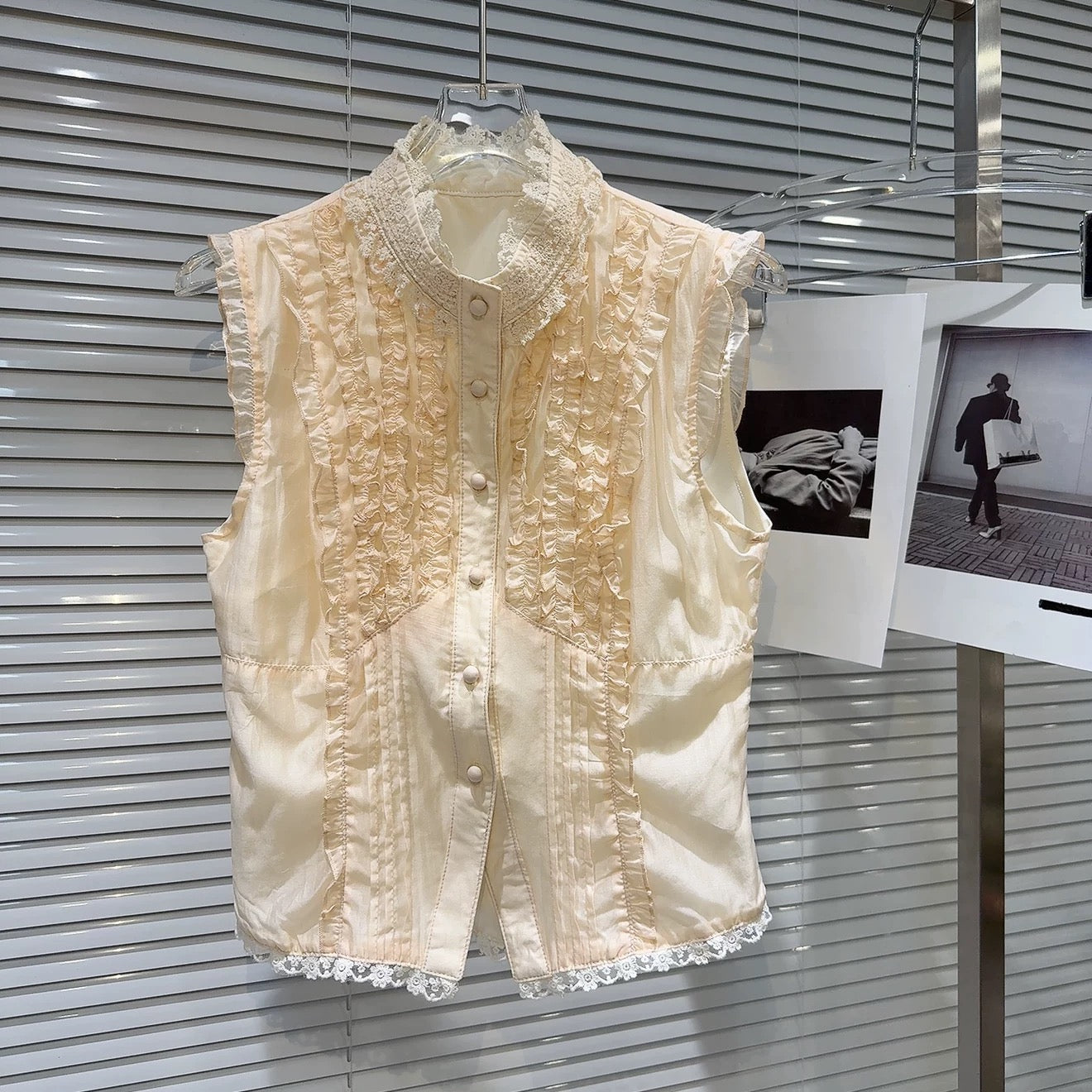Internet celebrity same style 2025 summer new style sweet temperament pleated lace shirt vest + multi-layer cake skirt suit