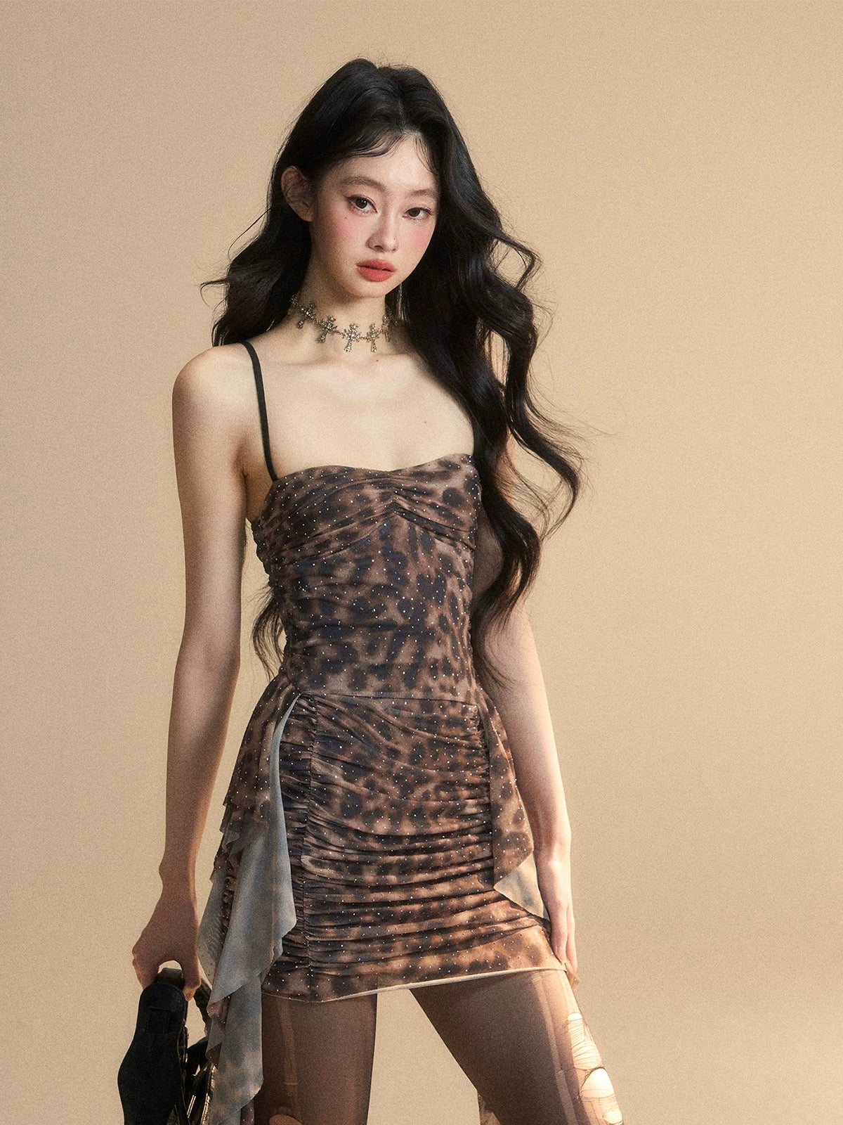 Shao Ye Yan Lian Ye Qing Shu One-shoulder French leopard print suspender dress female summer polka dot slim hip short skirt