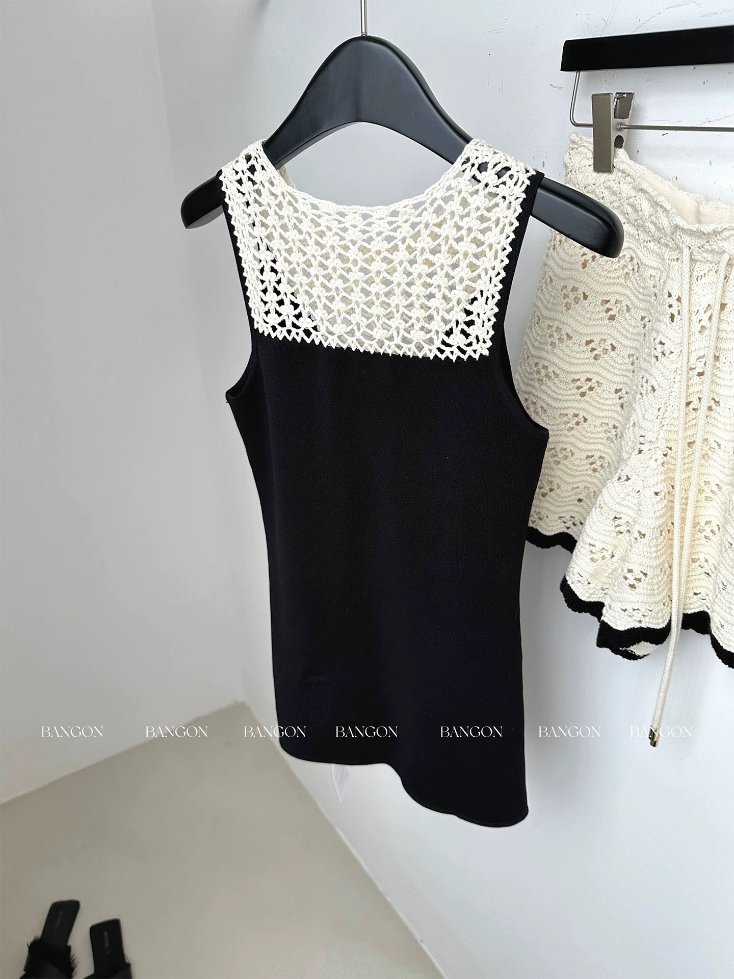 BANGON INS hollow contrast color stitching fake two-piece camisole celebrity temperament high-end versatile top