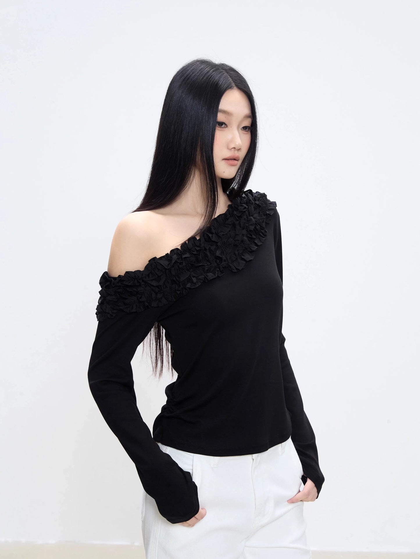 WITHMIN off-shoulder top off-shoulder hot girl autumn new slim bottoming shirt female inner wear black long-sleeved T-shirt