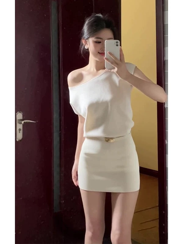 Super beautiful unique white knitted off-shoulder short-sleeved dress gentle Korean style temperament waist hip short skirt