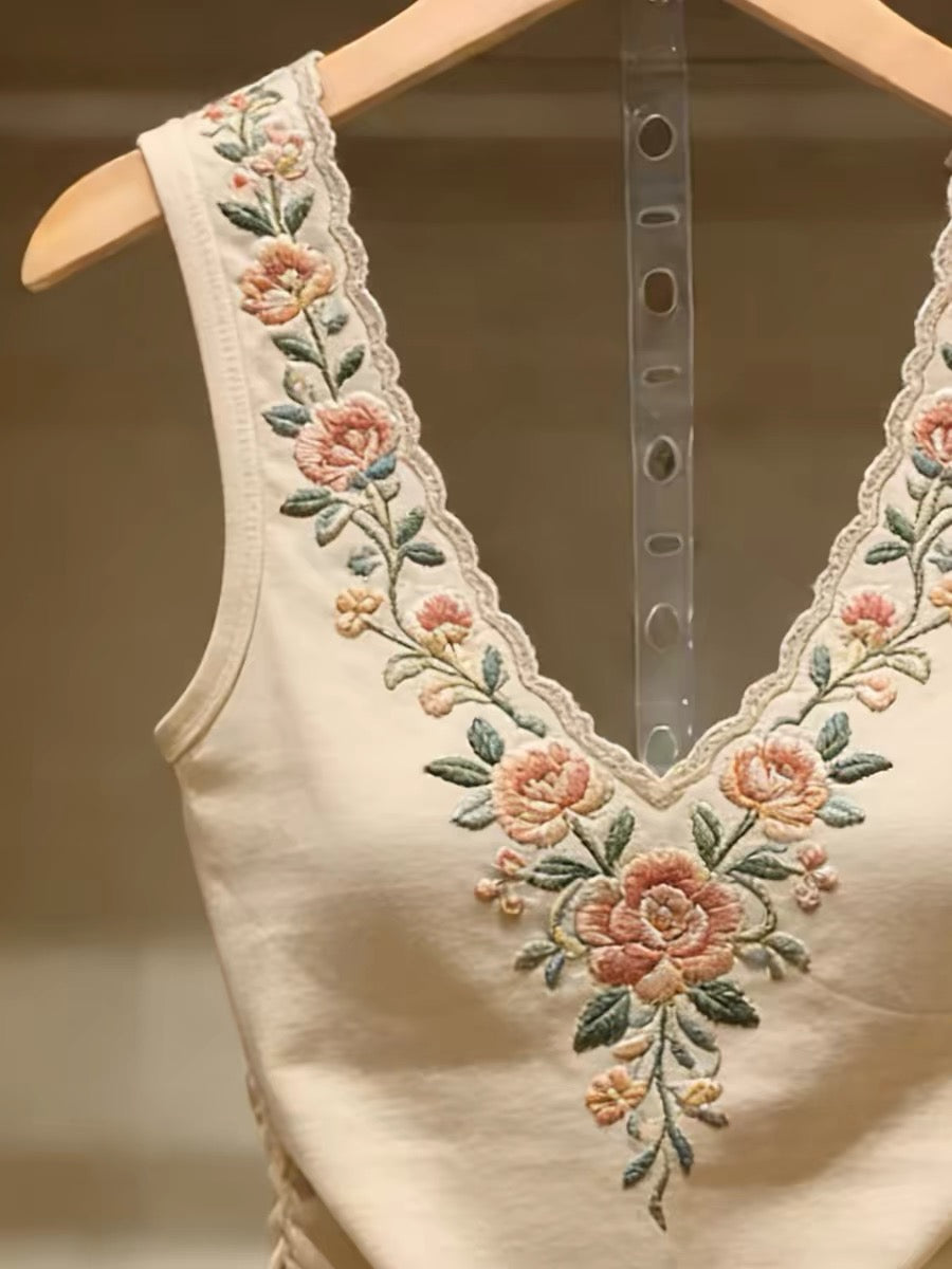 Shenzhen Nanyou brand women's clothing, fresh floral embroidered camisole, gentle and beautiful, stylish inner top.