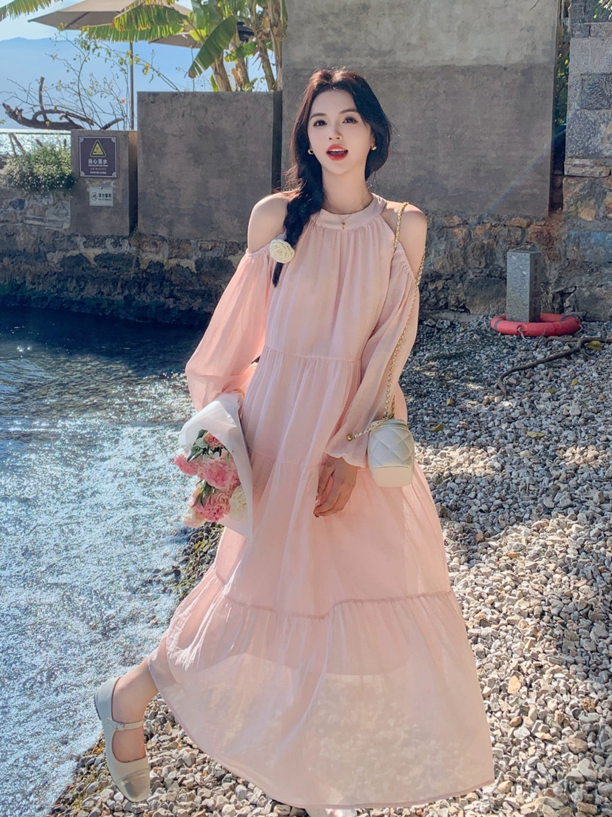 Pink French dress for women spring and summer 2024 new style off-shoulder, beautiful and delicate, loose and sweet long fairy skirt
