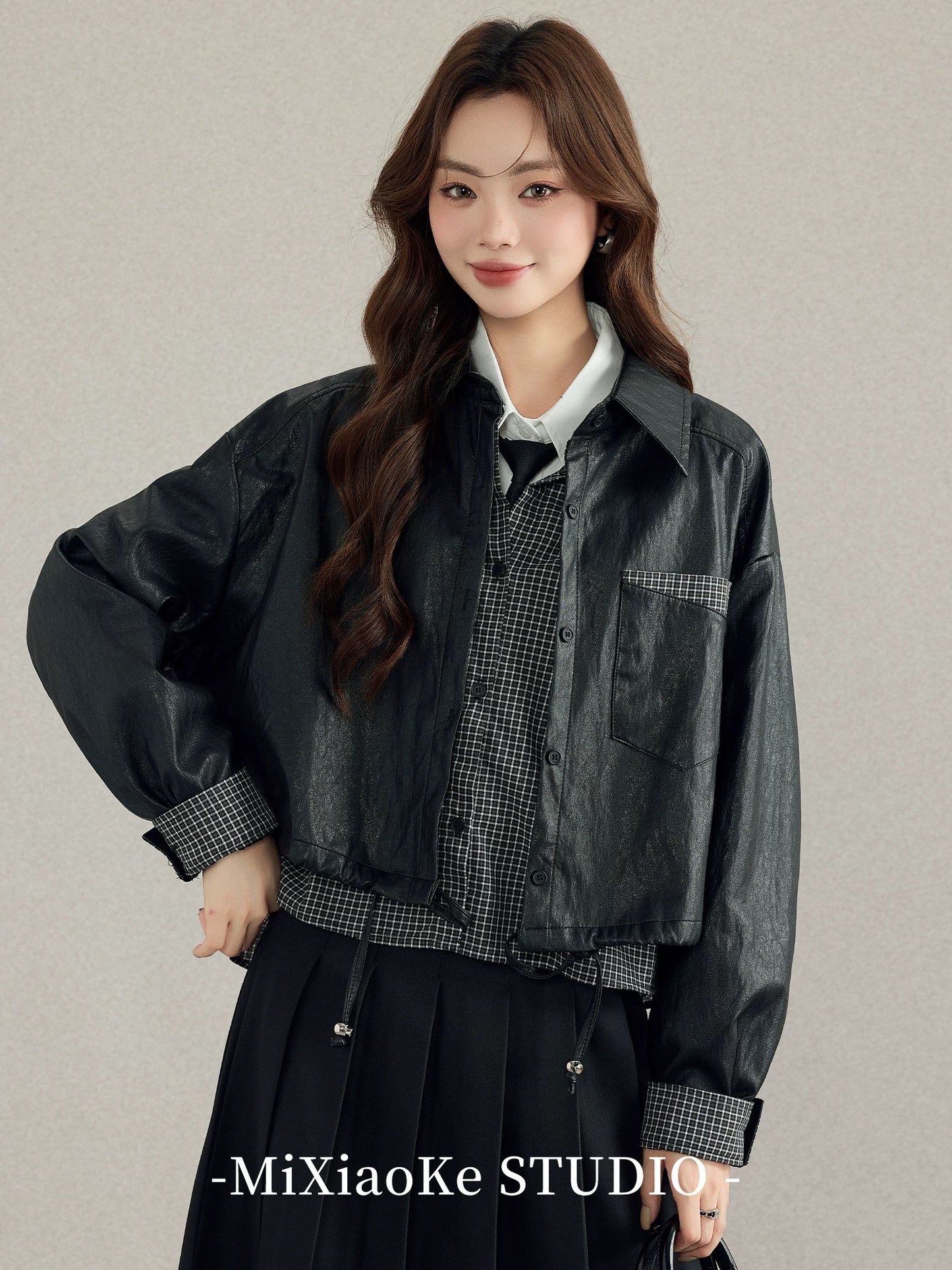 Mi Xiaoke's plaid faux two-piece short leather jacket, a super cute early winter coat for autumn and winter 2025.