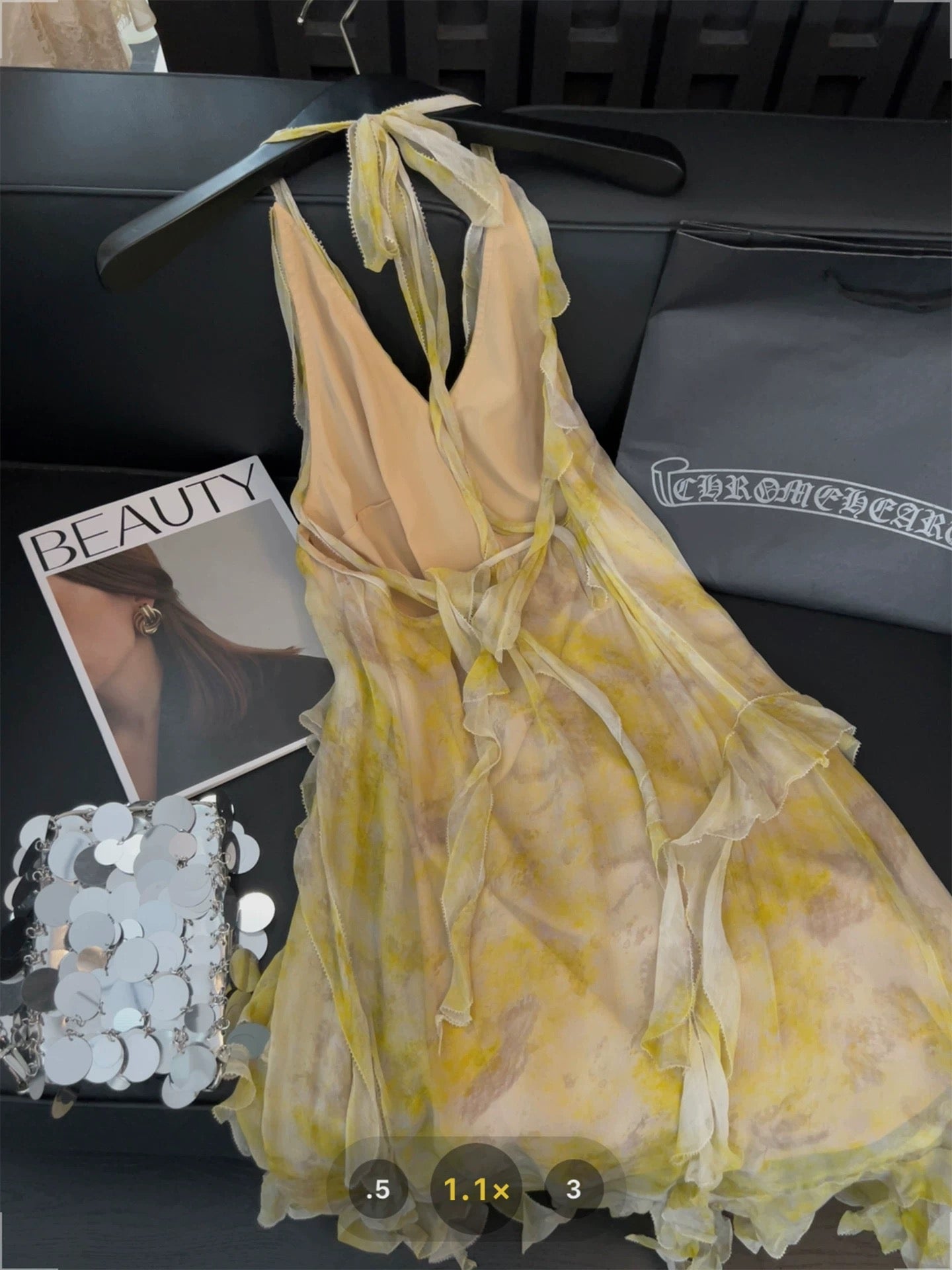 Yellow tie-dye halter-neck dress with irregular ruffles and ribbon design, featuring a sweet and spicy backless style.