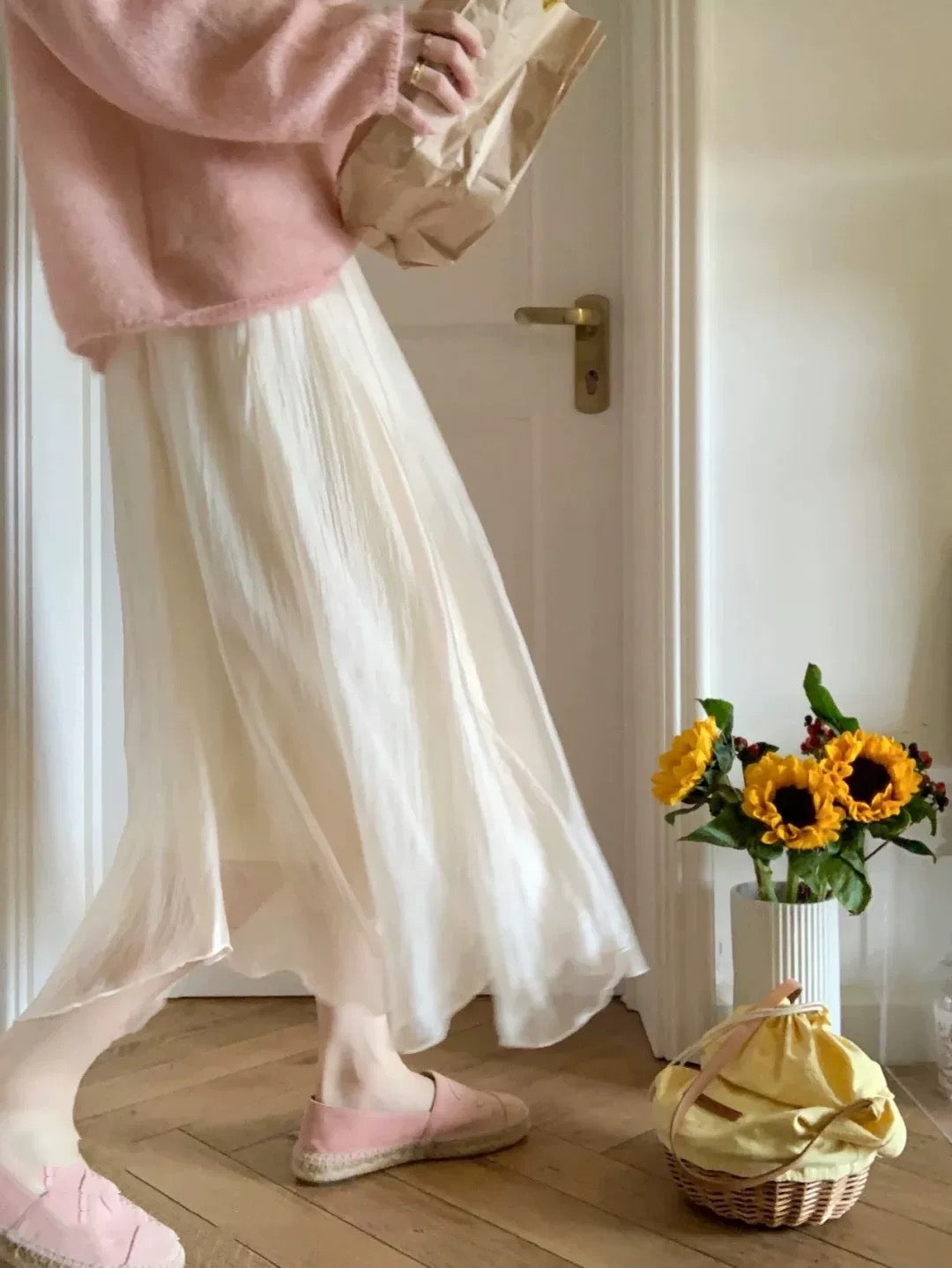 Early autumn gentle and sweet two-piece suit, Hong Kong style pink knitted sweater paired with fairy long skirt and half-length gauze skirt