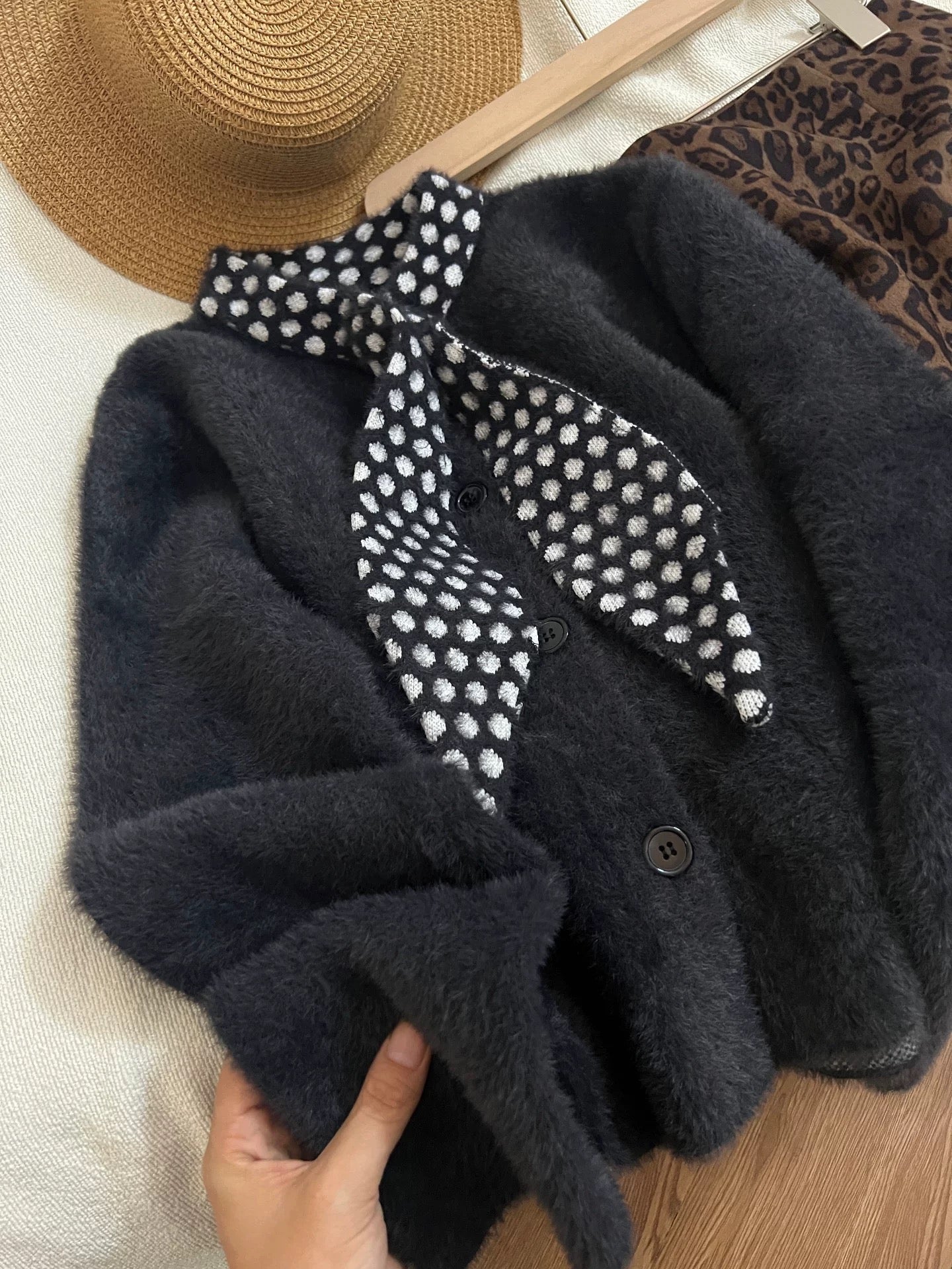 High-end black Medela knitted cardigan sweater coat, new autumn and winter fashion trendy thick top