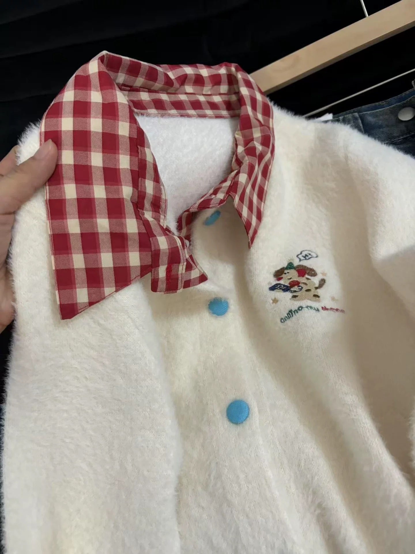 Korean-style, elegant plaid sweater coat with a touch of Chanel flair, perfect for winter. New style for women, size 25. Slimming and sophisticated.