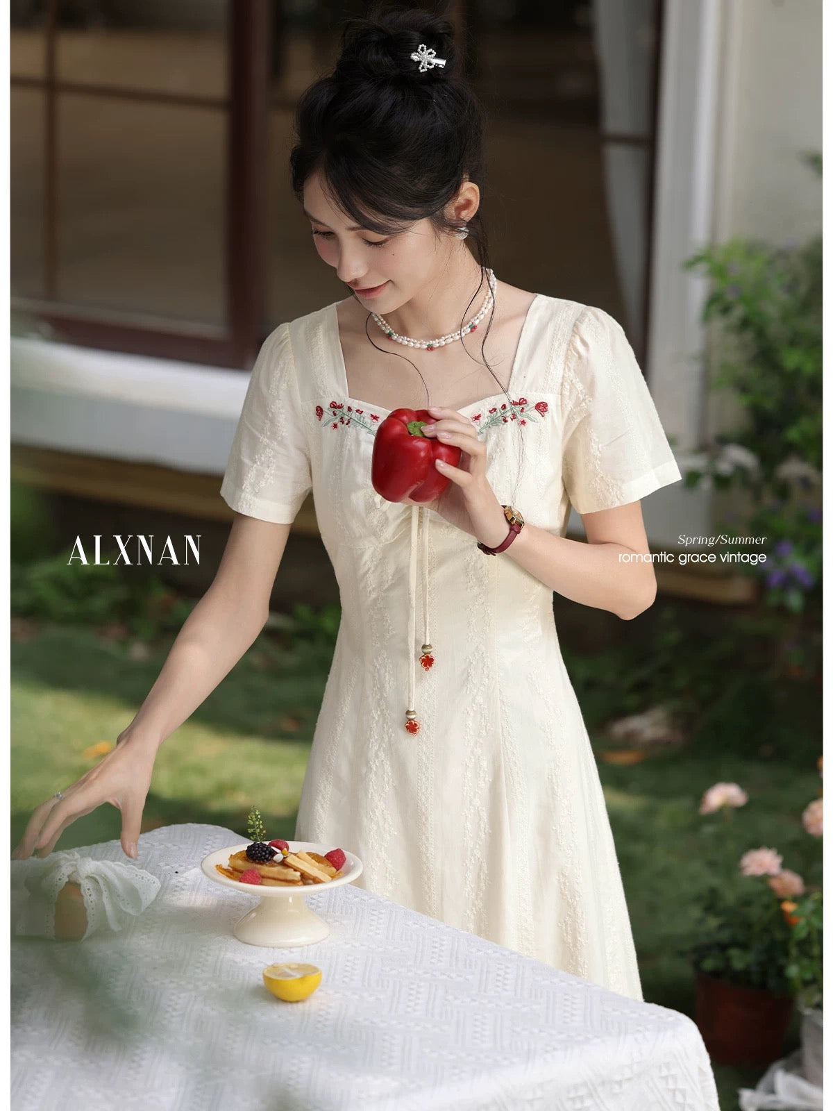 Lu Xiangnan's "Light Oxygen Early Summer" Apricot French Short-Sleeve Dress for Women, Summer Square Neck Elegant Long Dress A-line Skirt