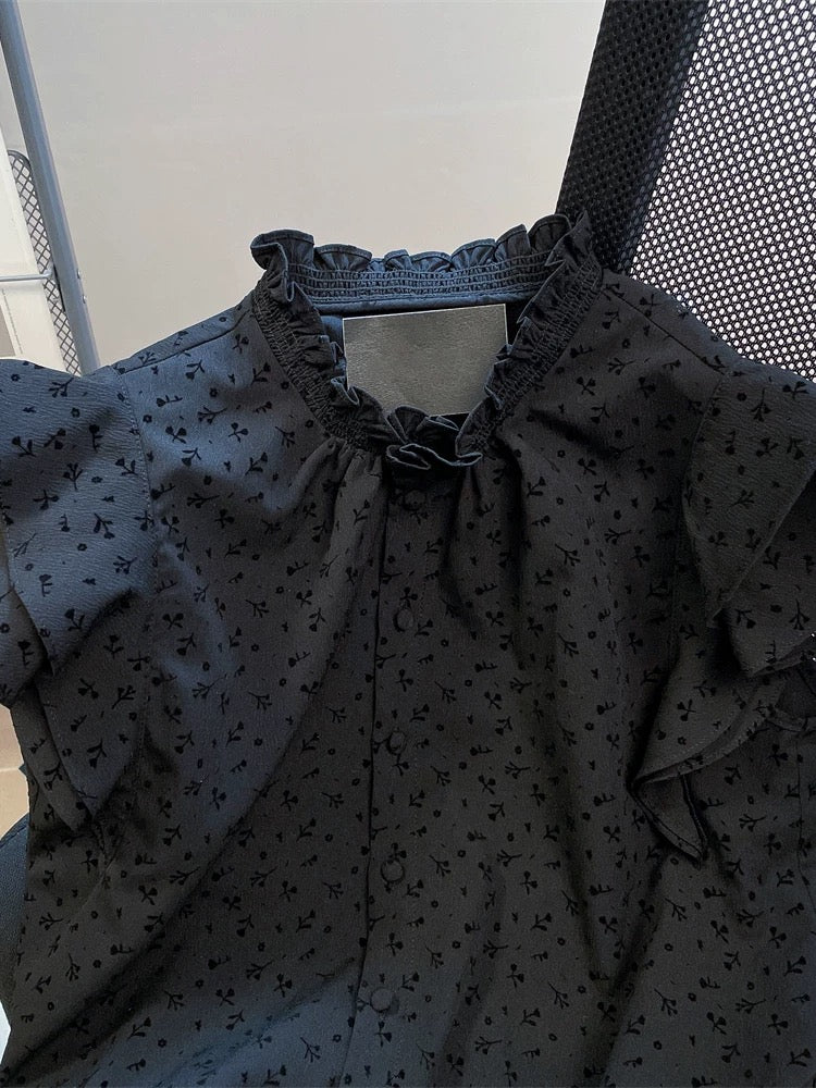 Exquisite and elegant court-style floral short shirt, new summer style for men and women, French chic flutter sleeve drawstring top.