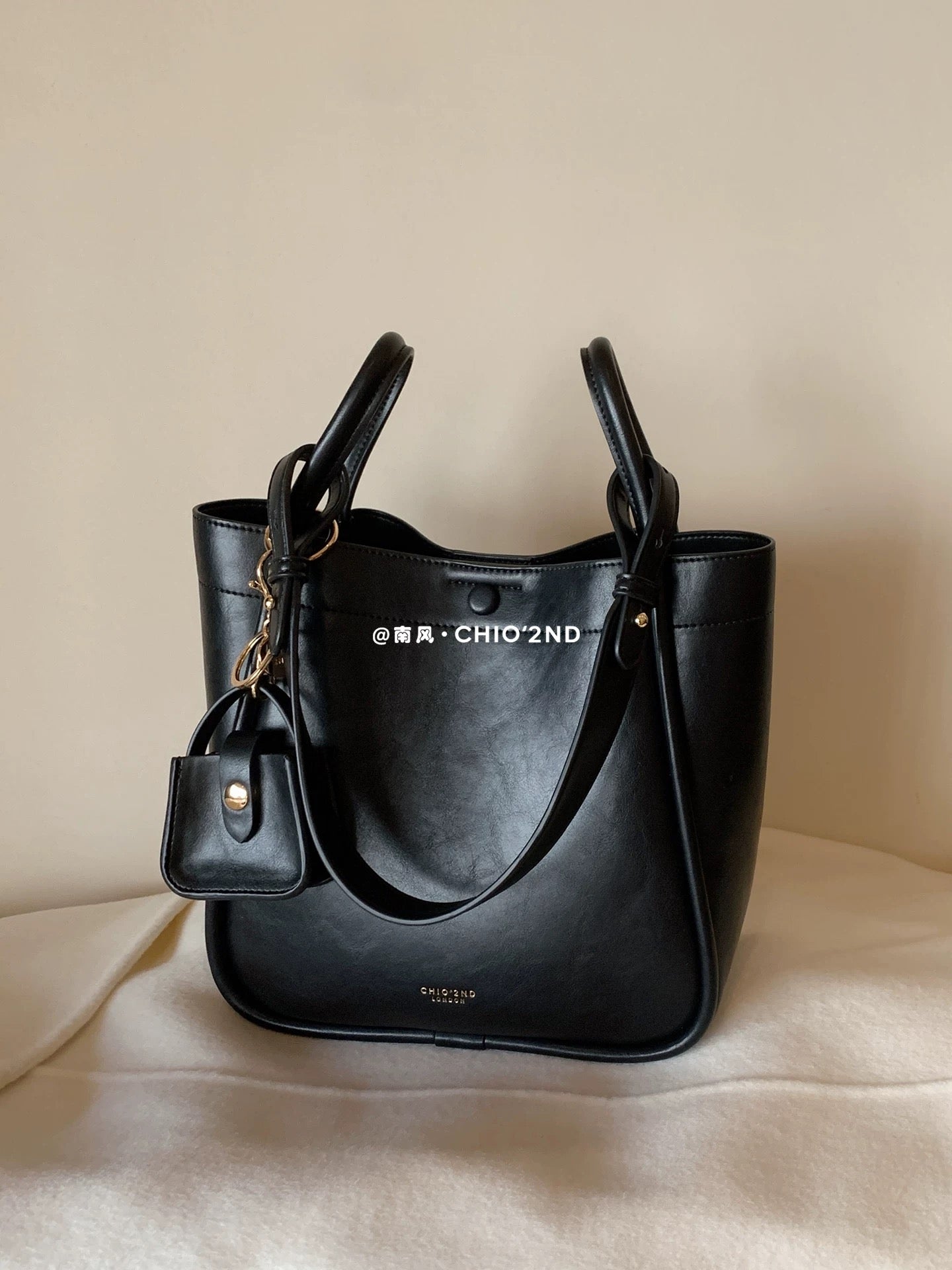 Chio2nd Film Time Tote Bag for Women, Simple, Versatile, and Stylish Basket Shoulder Bag