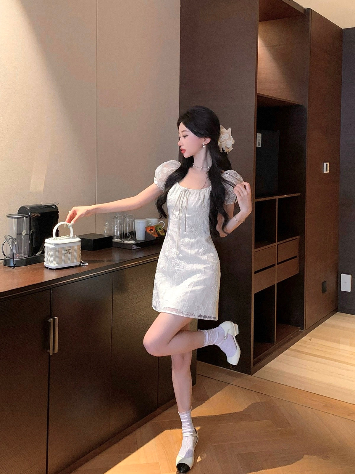 Qiu Rouyao French drawstring round neck lace dress for women summer new white puff sleeve temperament skirt