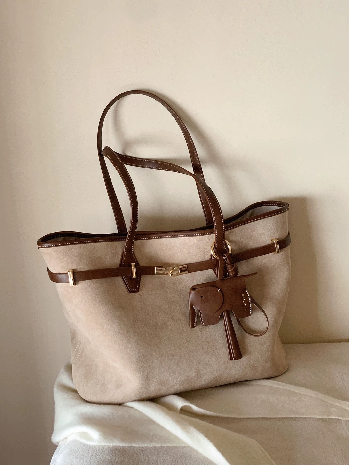 Chio2nd Snow Night Warm Light Tote Bag for Women, Large Capacity, Brown, Elegant Commuter Bag, Handbag/Shoulder Bag
