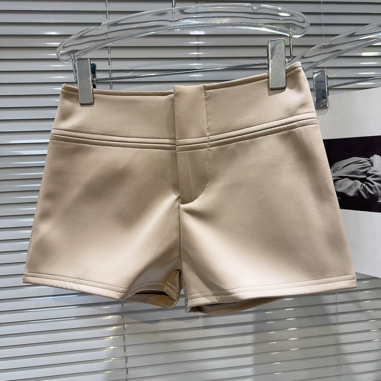 Internet celebrity style 2025 summer new style temperament high waist head solid color cotton brocade fabric simple three-quarter shorts straight pants