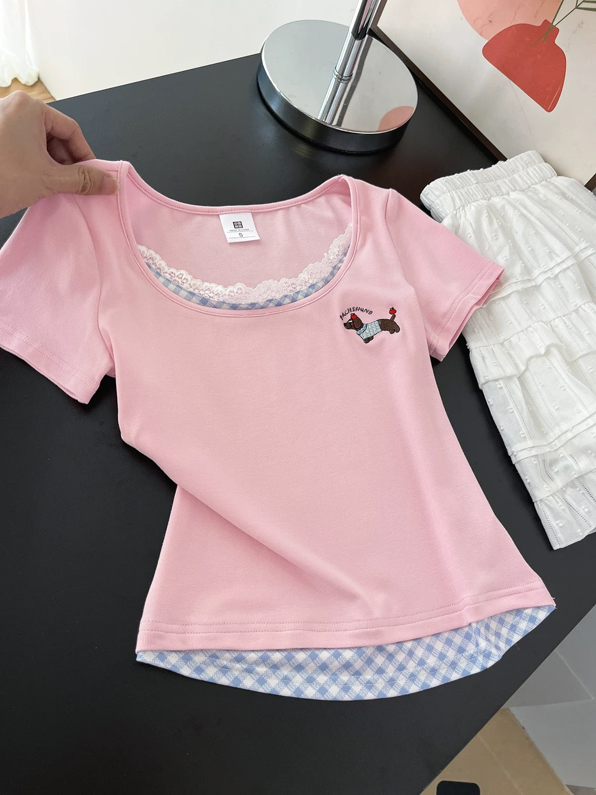 Sweet and cute on the street~Pink and blue plaid fake two-piece non-collision style straight shoulder T-shirt for women summer new slim short-sleeved top