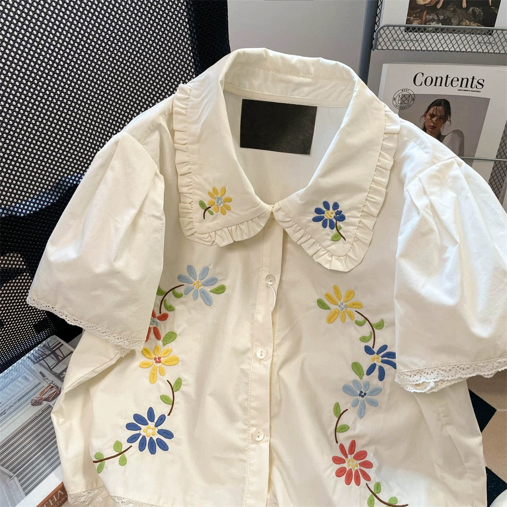 French retro floral embroidered Peter Pan collar shirt, unisex, summer, petite, sweet and stylish short-sleeved top.