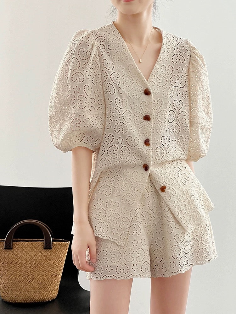 Small fragrance suit for women, summer, high-end, French style, short-sleeved lace top, shorts, fashionable and casual two-piece set