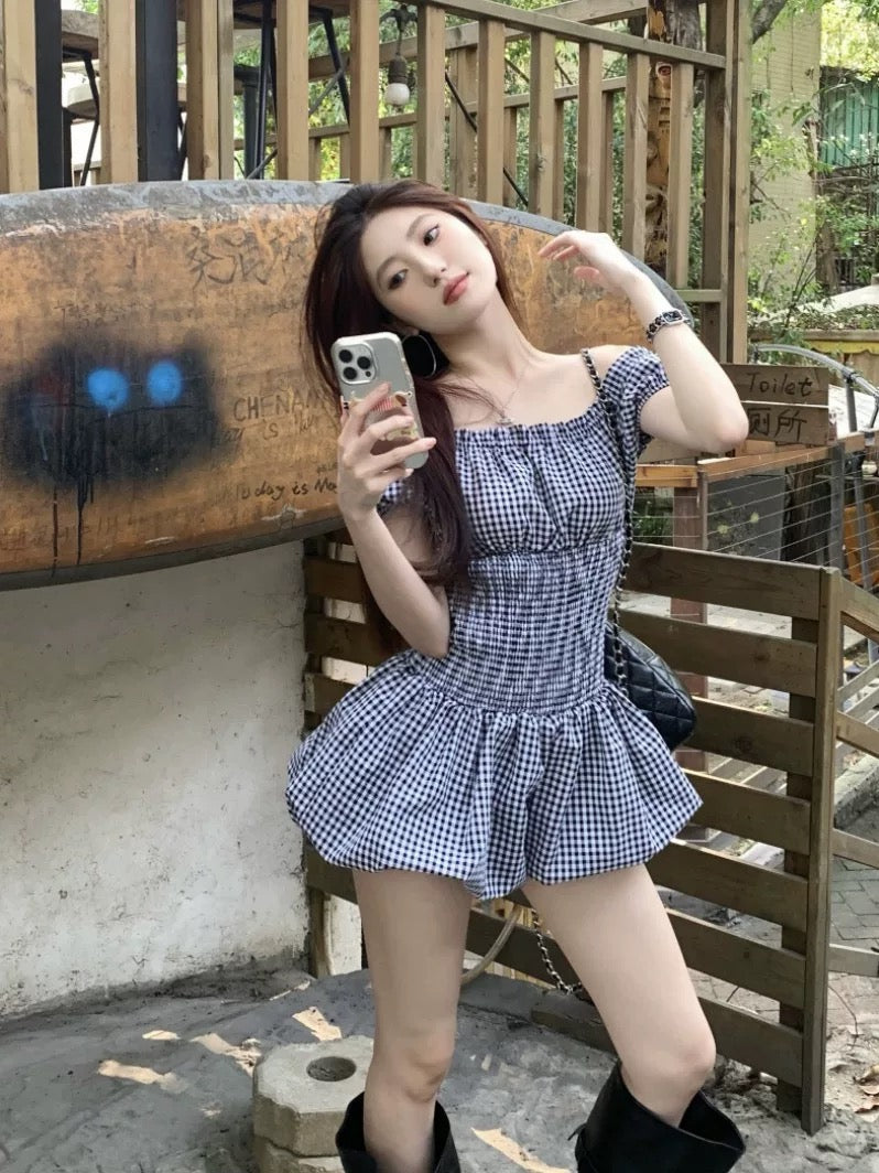 French retro short-sleeved one-shoulder plaid dress for women in summer with slim waist A-line skirt for petite short skirt
