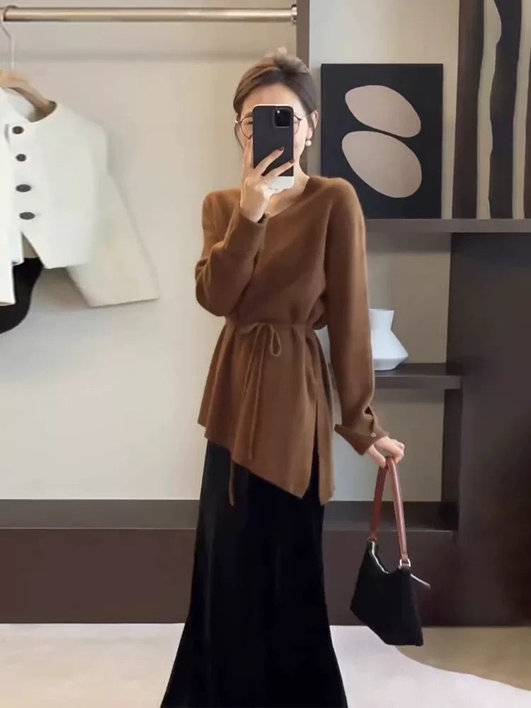 Salt-style mature and gentle two-piece set: long-sleeved knit top and midi skirt, exuding a sophisticated and elegant spring and autumn vibe.