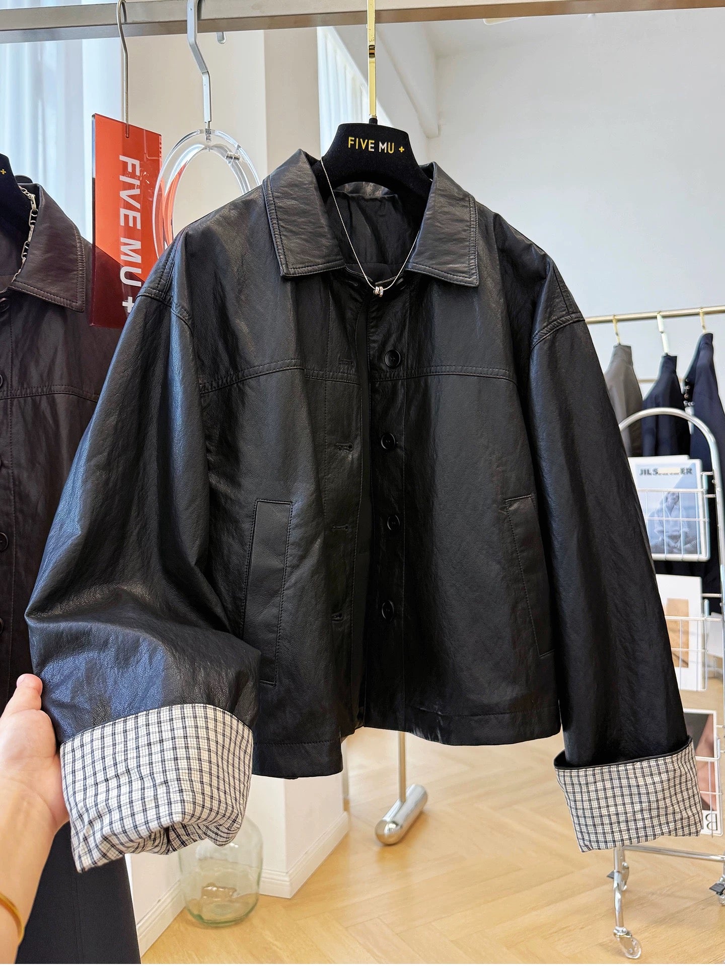 2025 super hot Korean style casual lapel small leather jacket women autumn unique super good-looking pu leather jacket short coat