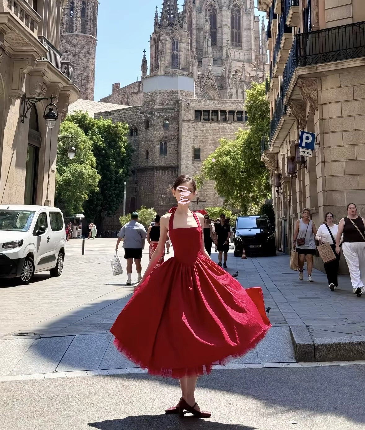 DANA Vintage Hepburn-Style Backless Halter Dress – An Exquisite, Elegant Midi Gown (reminiscent of the iconic "Bei Weiwei" look)