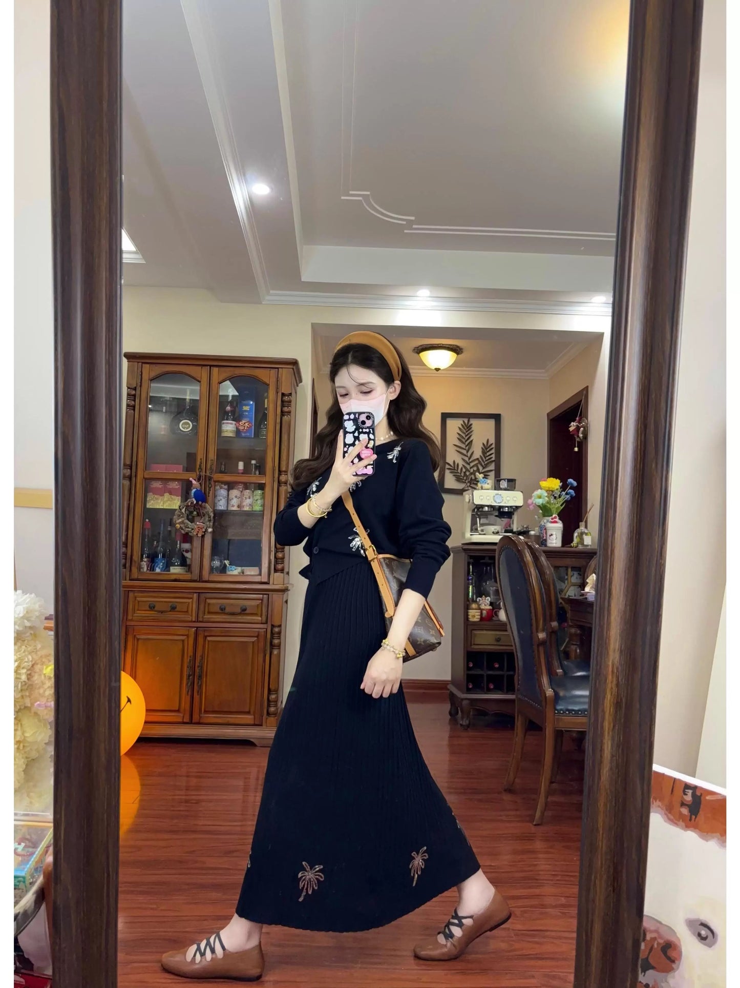 (Copy) French retro early autumn outfit: a complete set of gentle and elegant two-piece women's shirt and embroidered suspender dress.