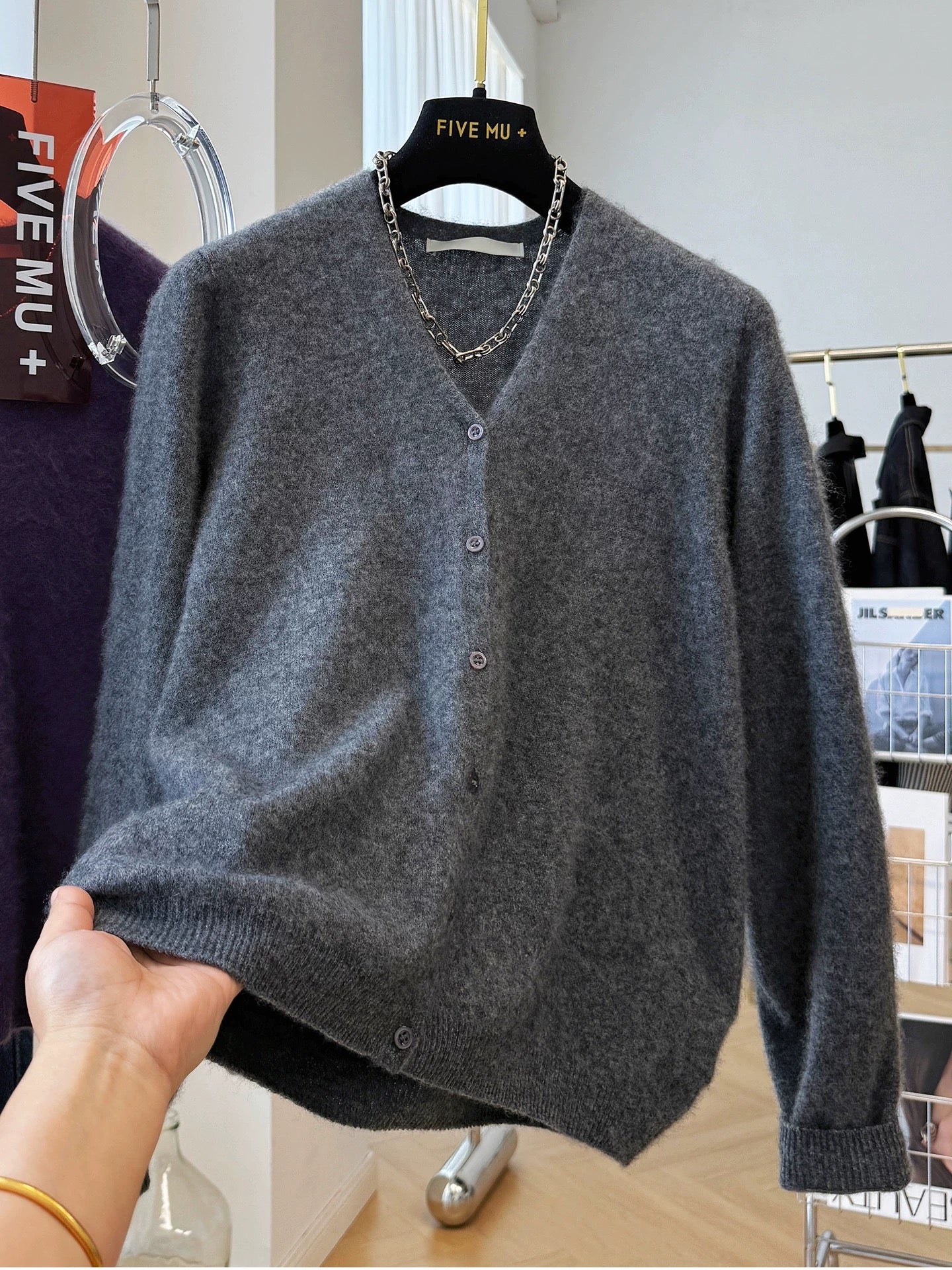 High-end brushed wool sweater for women Korean style V-neck knitted cardigan autumn and winter sweater very beautiful outer top