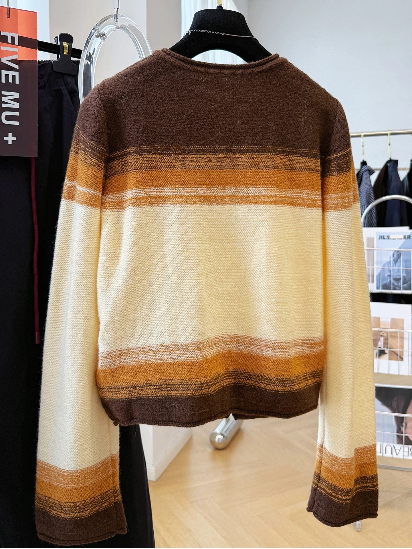 Korean style high-end unique and beautiful winter wear pullover sweater women's autumn and winter knitted sweater short top