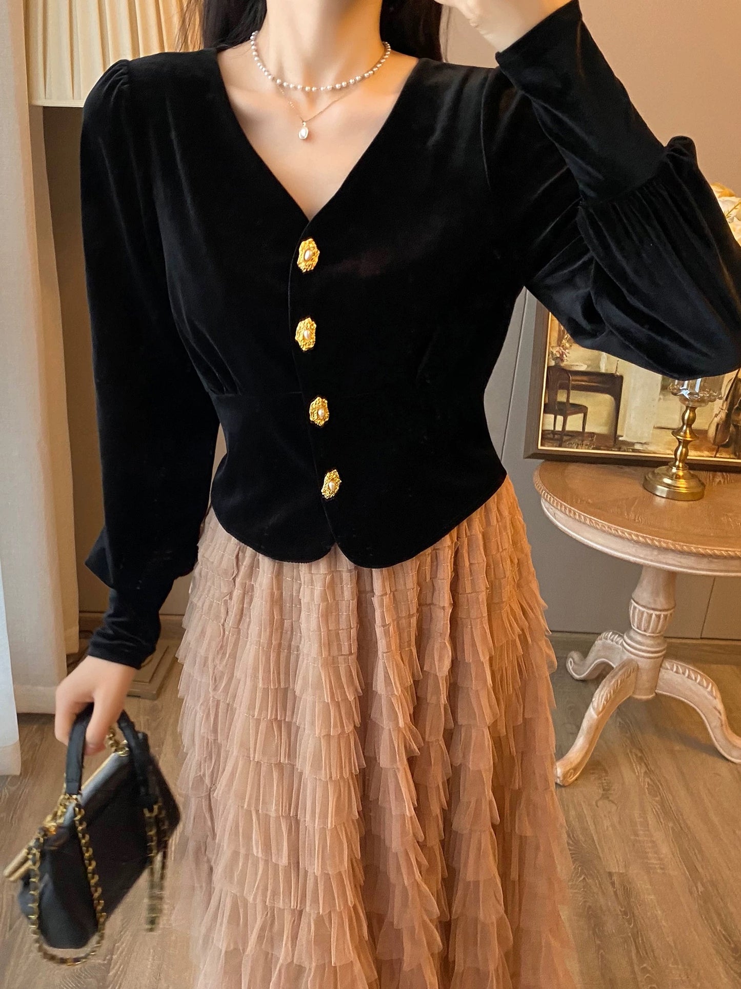 French retro style two-piece suit for women winter new velvet top mesh cake skirt dress