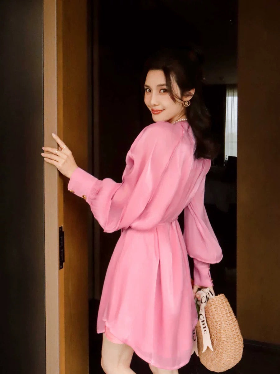 Sweet pink age-reducing French island wrinkles, beautiful and unique niche button design loose sun protection shirt dress for women