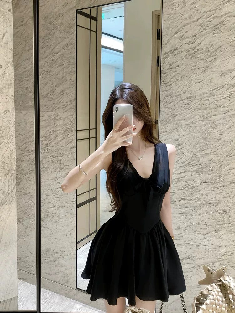 French pure desire high-end black V-neck dress for women design bow sl Lee Nhi Boutique French pure desire high-end black V-neck dress for women design bow sl Lee Nhi Boutique