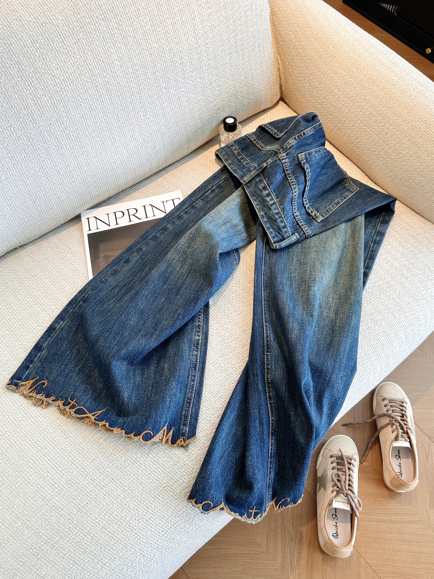 Blue retro embroidered high-waisted flared jeans for women, new summer 2026 style, super cute wide-leg pants.