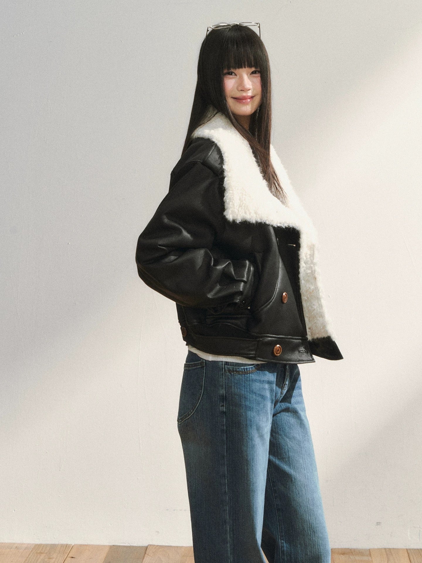 7Shiftin Original Design Black Short Fur-lined Coat for Women, Autumn/Winter Warm Lapel Parka