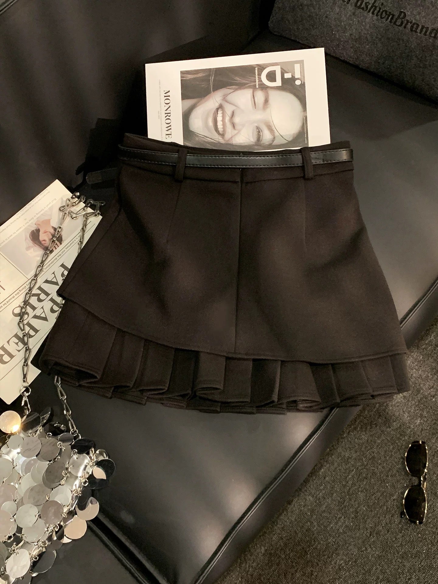 ZHOUYI/Zhou Yi's elegant black pleated pencil skirt, a versatile and slimming high-waisted A-line skirt.