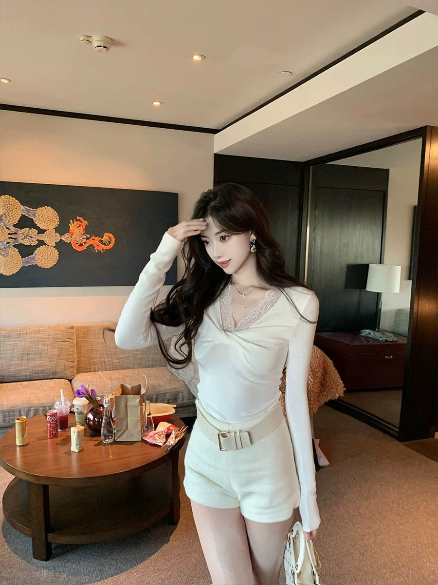 J11 Studio/Pure Desire V-neck design with cross-knot slim fit and lace splicing bottoming shirt for women