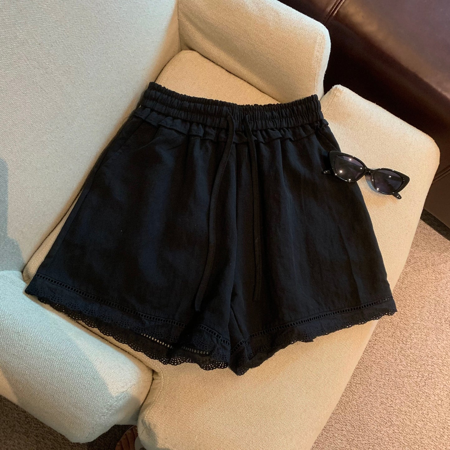 Jade Closet direct store recommendation ~ Medela pure desire style lace lace stitching elastic waist wide leg shorts