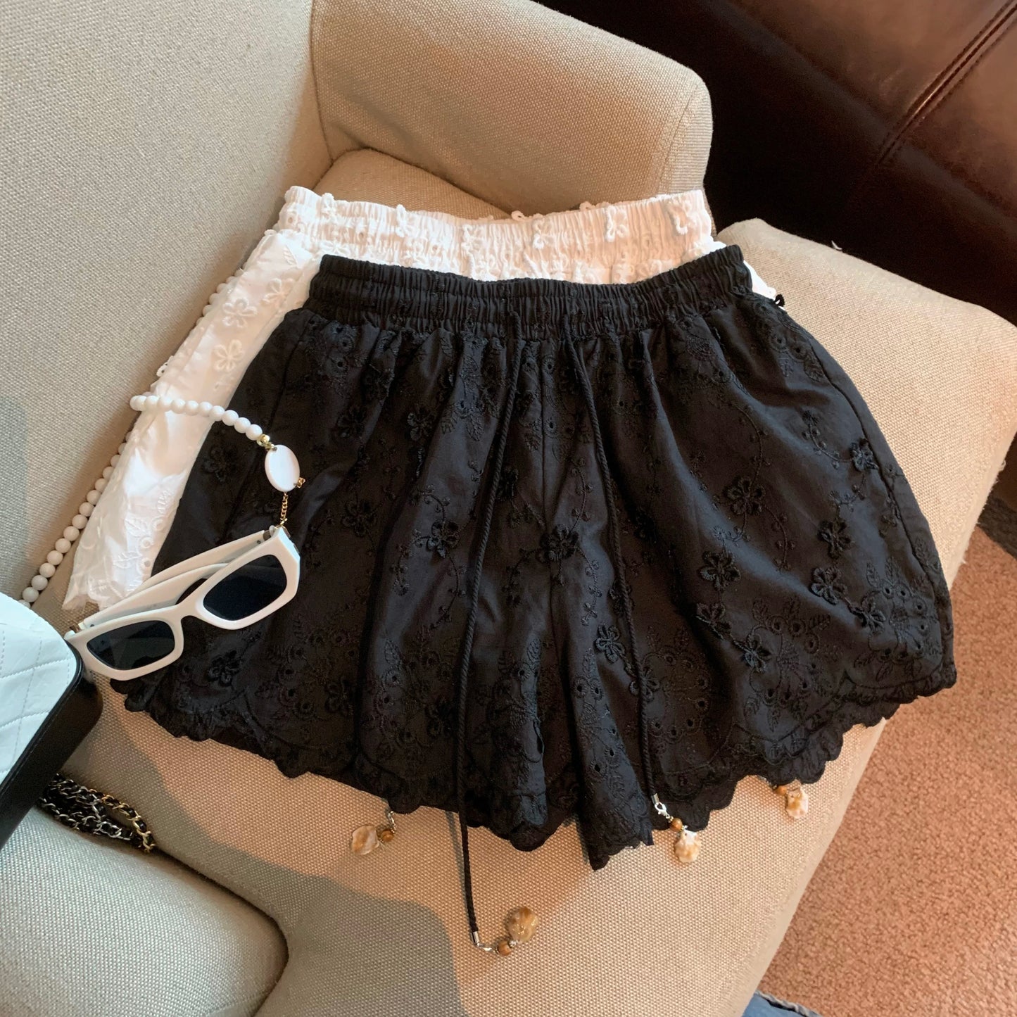 Jade Closet direct store recommendation ~ lazy and relaxed feeling embroidery heavy design hook flower lace wide leg shorts