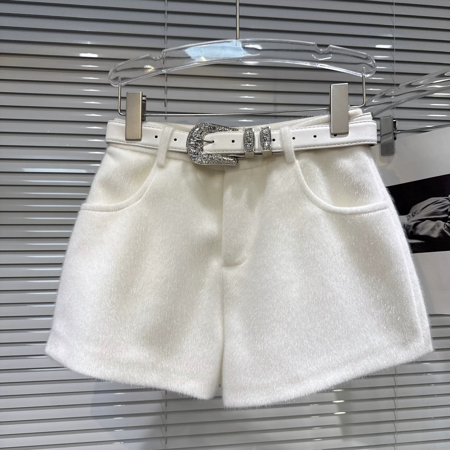 Popular online style, 2025 winter new arrival, exquisite and elegant rhinestone buckle belt, plush fabric, three-quarter length bootcut pants