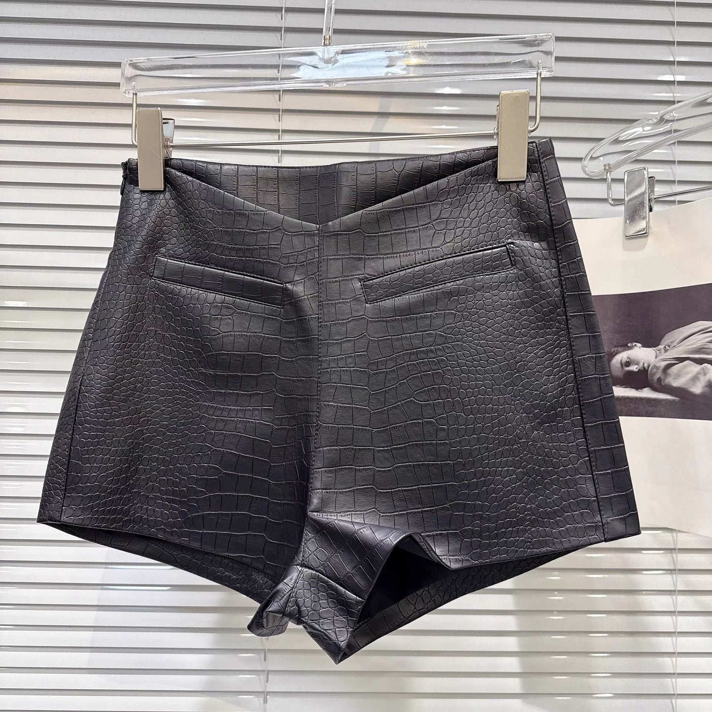 Popular 2025 Autumn New Street Style Hot Girl V-Shaped Waistband Pocket Crocodile Texture PU Leather Pants/Shorts